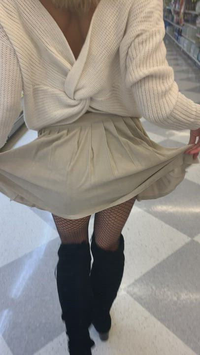 My 1st time flashing in a grocery store [GIF] : video clip