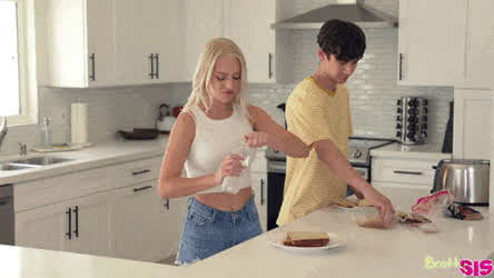 Braylin Bailey - Angry Stepsister : video clip