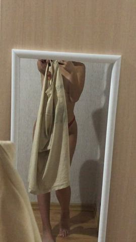 18F with small perky titties, be nice 🙄 : video clip