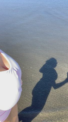 Letting the puppies free at the beach : video clip