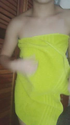 Do you want to play with me tonight? : video clip