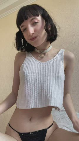 cute surprise under my t-shirt : video clip
