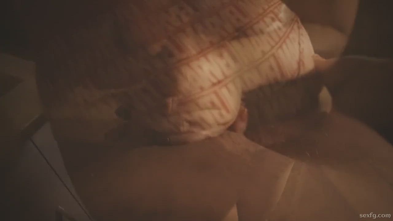 Redhead girl gives hot blowjob : video clip