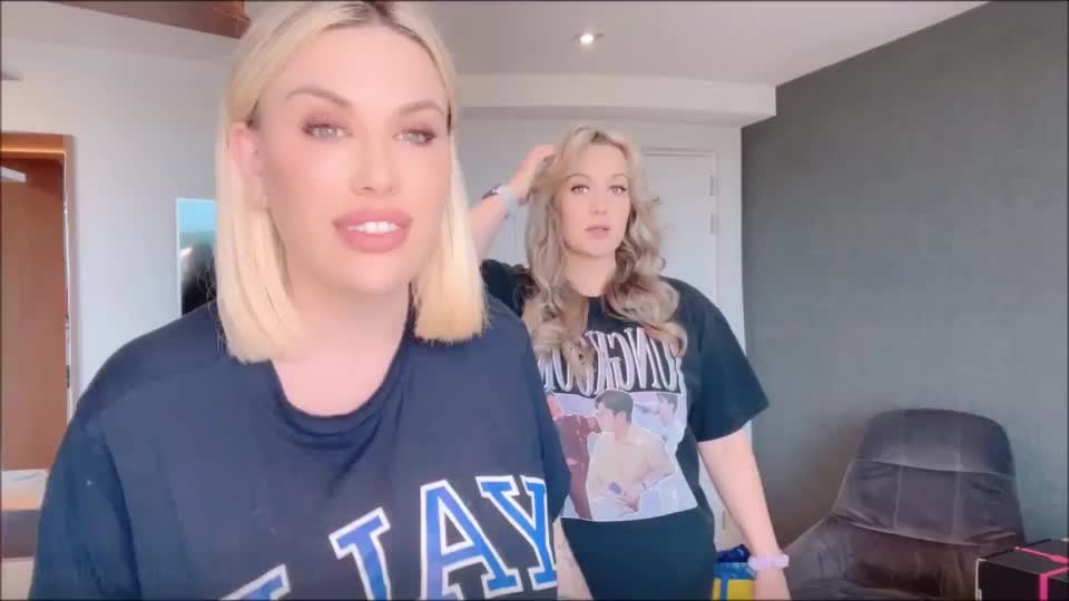 Moms on vacation : video clip