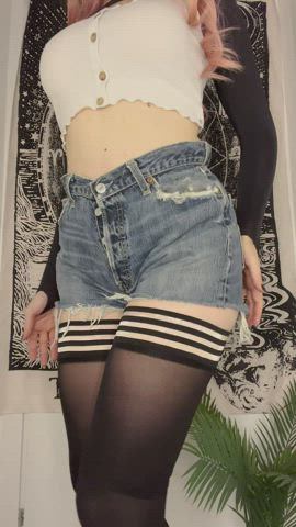 What do you think about jeans combination + hold ups? : video clip
