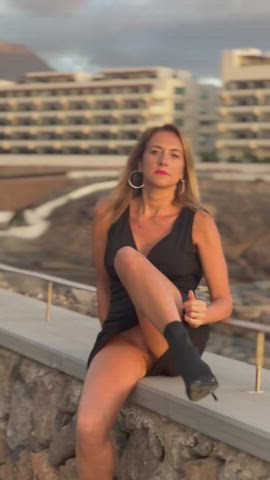 [F]lashing my pussy outdoore : video clip