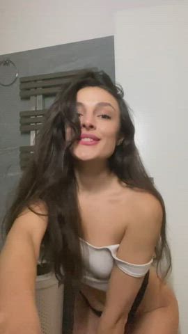 I hope 18 is not too young : video clip