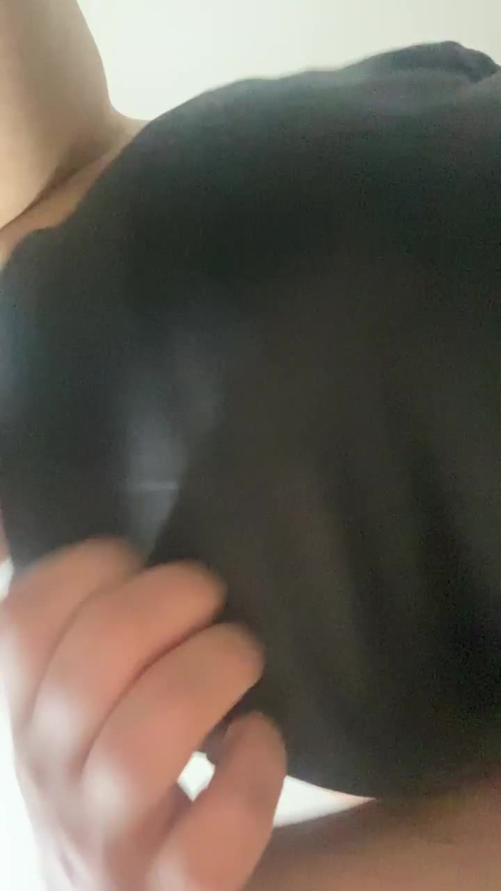 I’m sure they would look good in your mouth. [OC] : video clip