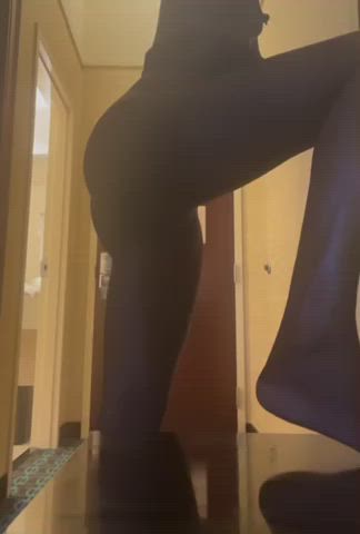 A bull & a hotwife : video clip