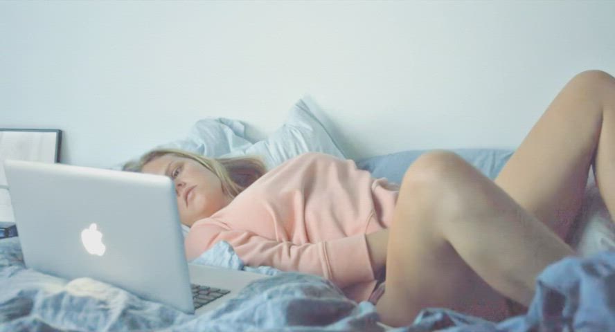 Masturbating Orgasm Panties : video clip