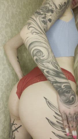 i think red is the best color for me : video clip