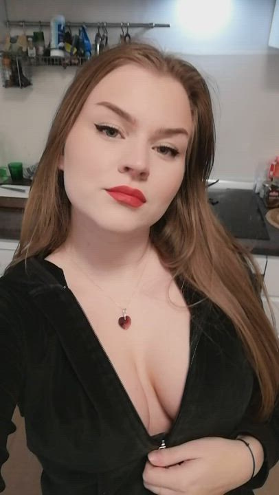 (18) 4'9 & thick. smash or pass be honest? : video clip