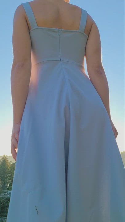 Windy days are nice when you are bare underneath [gif] : video clip