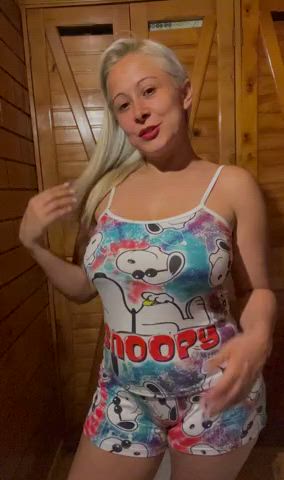 What‘s your opinion on blonde girls? : video clip