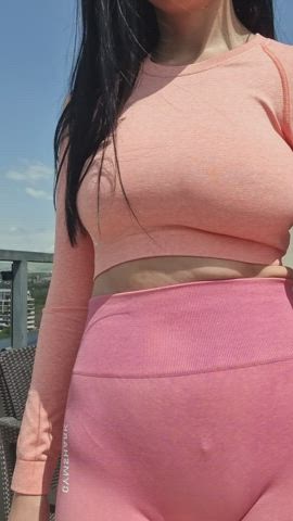 I'm in love with how this orange set makes my body look : video clip