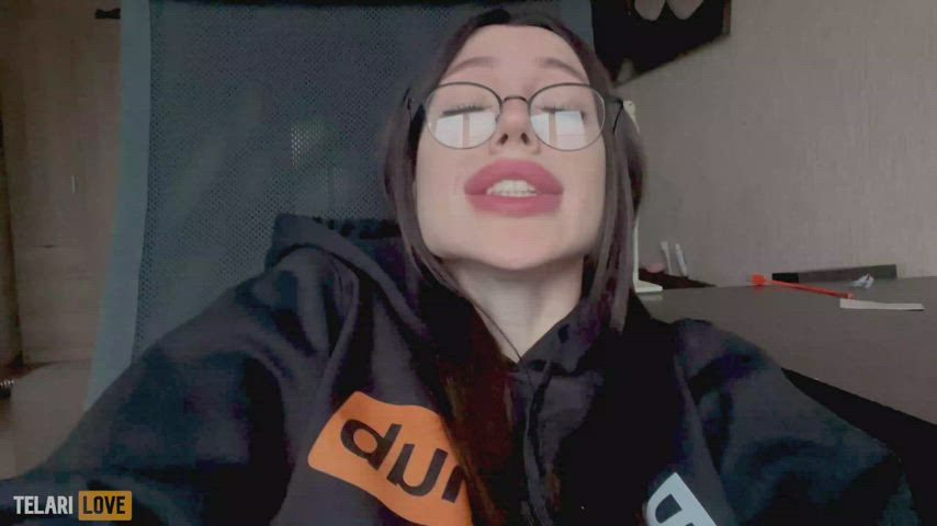 Just look, my pussy is dripping wet ;) : video clip
