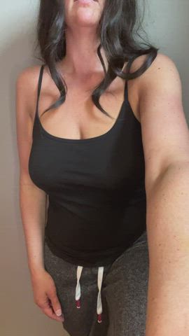 🔥👖 Comfy clothes can be sexy right?! 👟🔥 : video clip