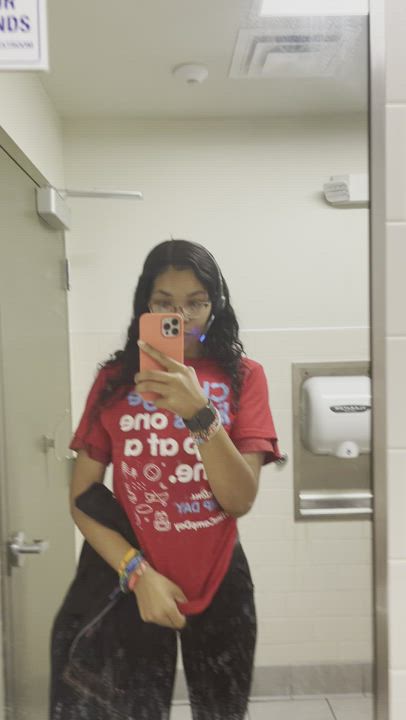 I’m not wearing a bra under my work shirt today. I feel so free 😜 [Gif] : video clip