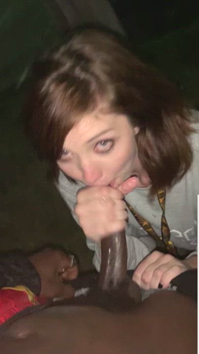 She loves black dick in her mouth : video clip