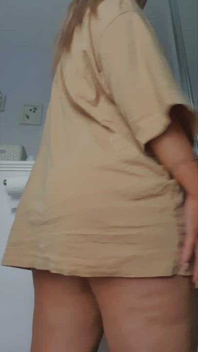 Oversized shirts can hide a lot .. : video clip