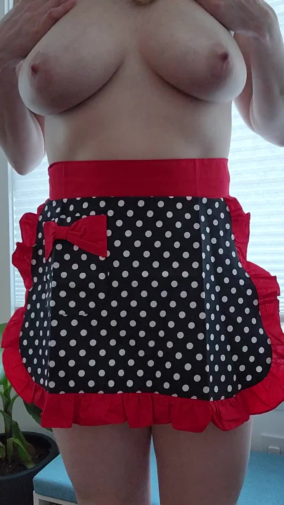 Raise your boner if this is your favourite apron ;) : video clip