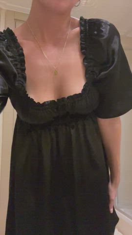 Love wear this dress with no underwear ☺️ : video clip