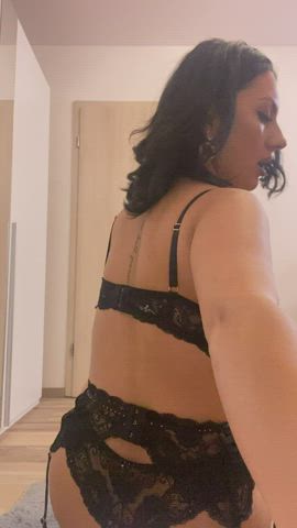 come here and fill me up while I bend for you like this : video clip