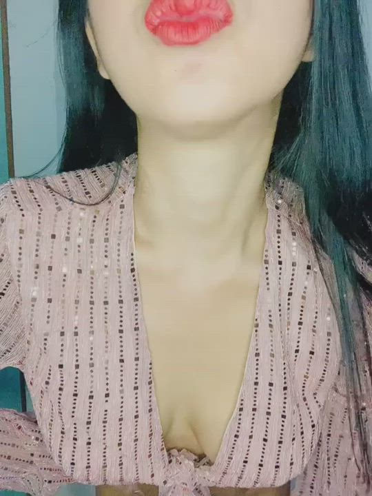 I feel shy about posting here because someone told me I was fat, I hope you guys here like me 😅 : video clip