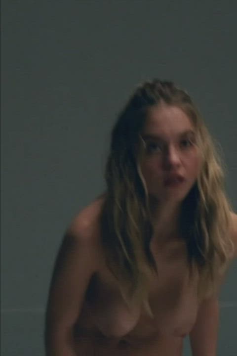 Sydney Sweeney's Sweet Jiggles : video clip