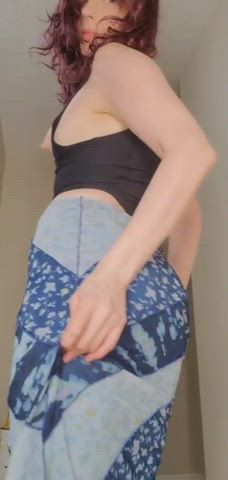 just so you know, I hate wearing panties... : video clip
