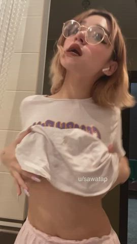 I know my tits aren’t much but i’m 100% natural : video clip