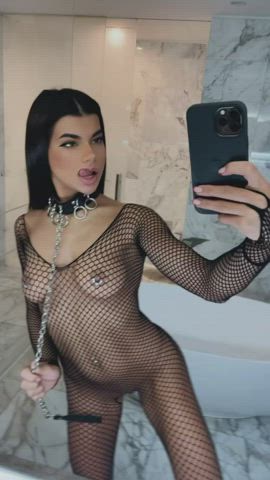 I need someone at the other side of the leash : video clip