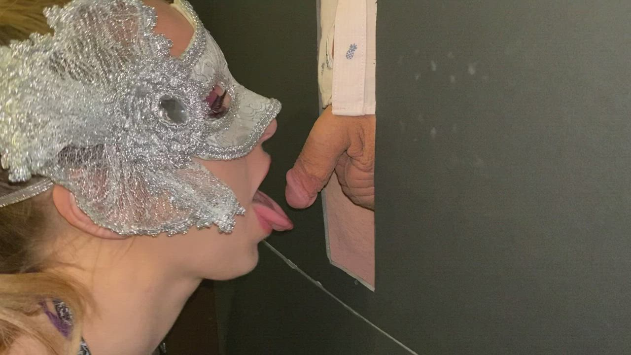 (OC) Gloryhole Grower (redgifs for sound) : video clip