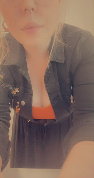 love a sheer skirt 😈 [f] : video clip