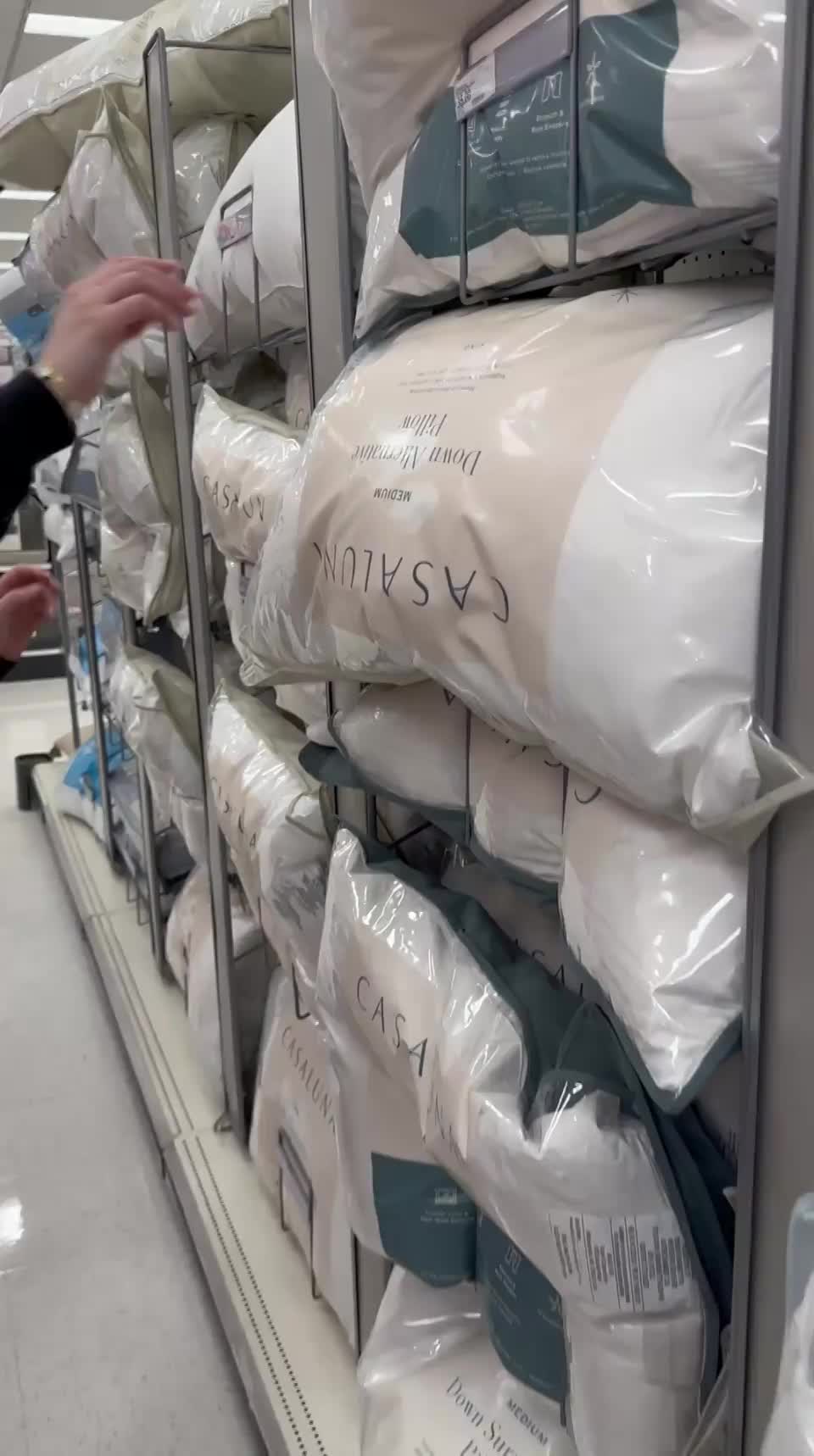 Daddy told me to buy a pillow with my tits out 🙈 : video clip