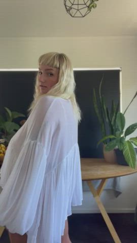 Mommy put on a big spread for lunch, come eat (me) : video clip