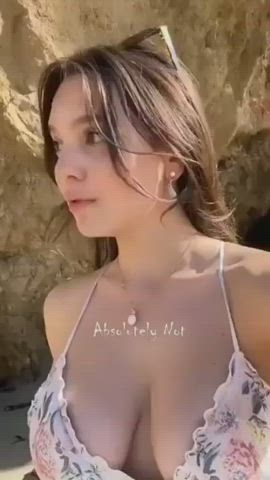 Guys who is she? Been looking for days but I found nothing :( : video clip