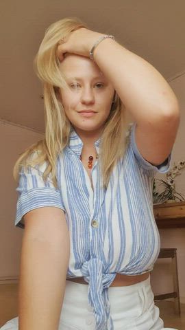 And this is what my holiday version looks like - only that those big boobs of mine don't pop out so much then. Heh. Kisses : video clip