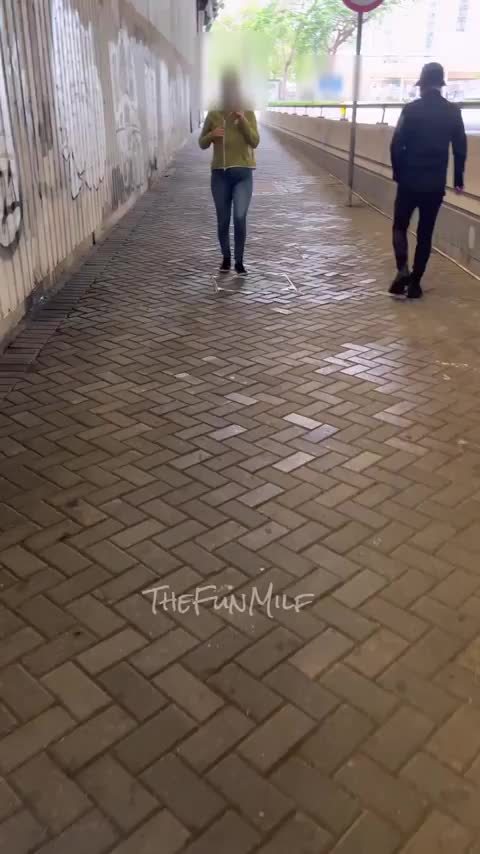 Tip: always do a double take! You don’t know what you’ll miss! [GIF] : video clip