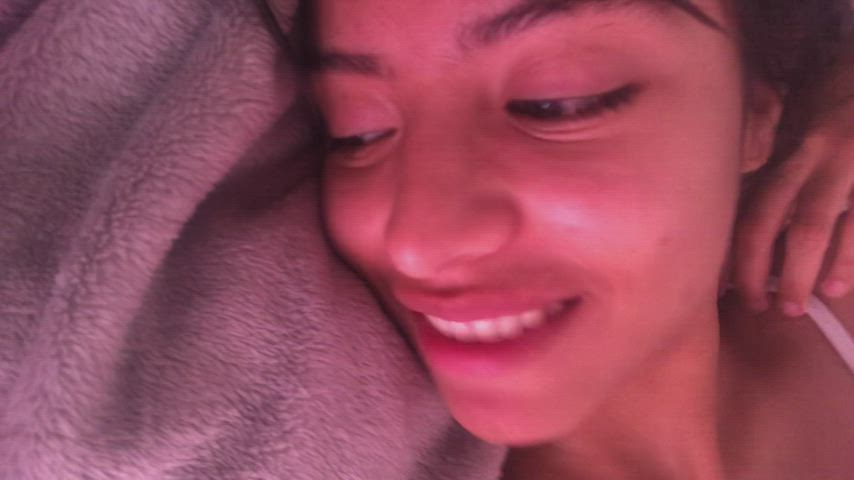 This young babe wants you to eat her rich pussy : video clip