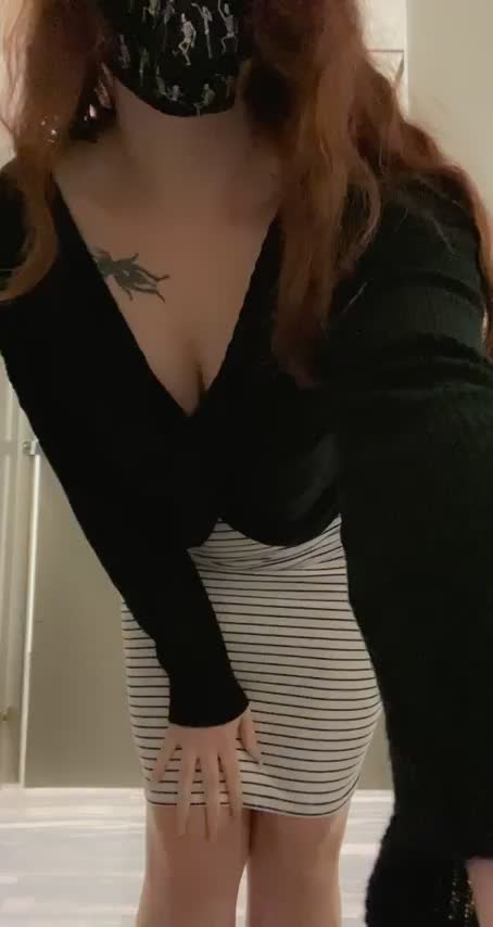 I’ve always wanted to be [f]ucked in this bathroom, that’s why I never wear panties to work…. : video clip