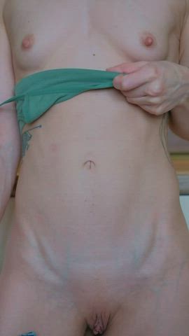 i'm horny tiny girl : video clip