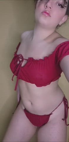 I'm not looking to hide my tummy, because I'm still very sexy : video clip