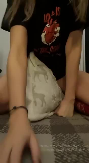 Be my pillow ;) : video clip