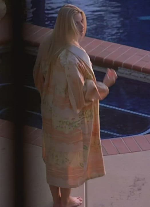 Jaime Pressly needs to be fucked hard in pool : video clip