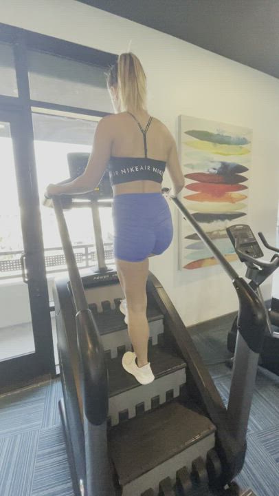 Asked the guy working out behind me if he could help me take a quick video 😋😈 : video clip
