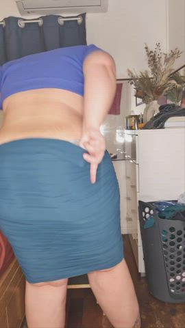 Do you like watching me take my clothes off? : video clip