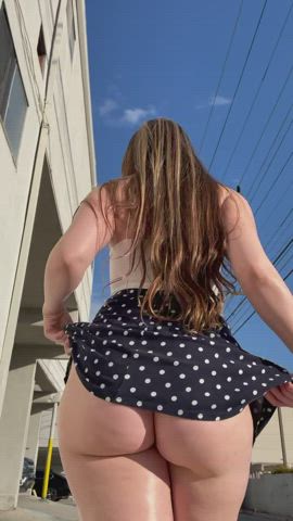 Giant ass, slight cellulite 🤭 : video clip