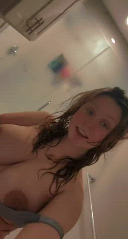 I look good when I'm wet : video clip