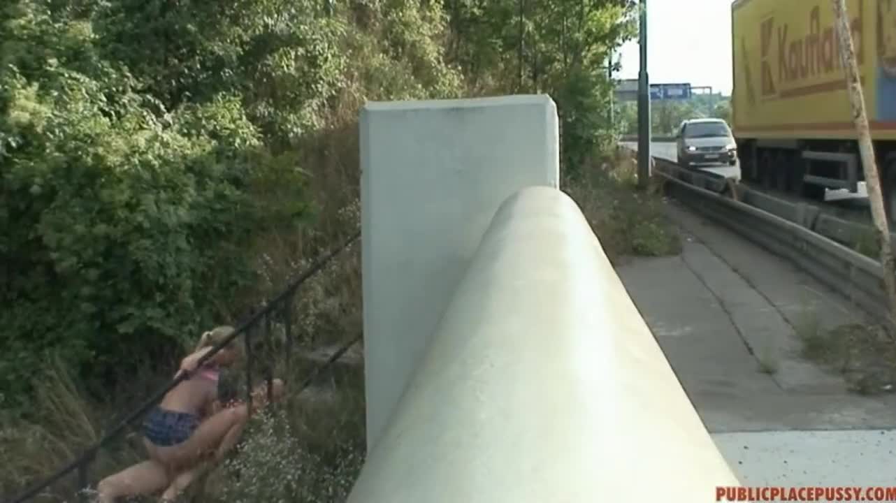 A Nice Public Fuck at the Highway with a Hot Cumshot : video clip